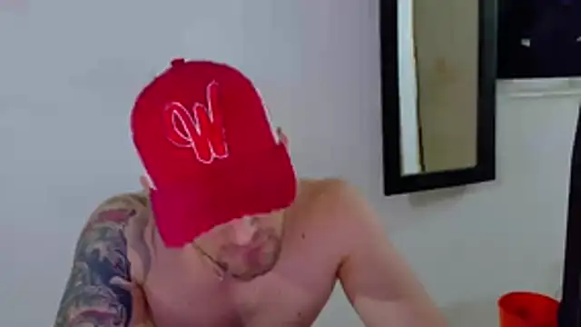 Snapshot of Sexy_Alejandro_ chatting on November 23, 12:42 am Sexy Alejandro online show from November 23, 12:42 am