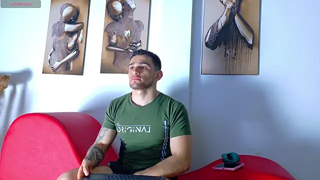 Sexy Alejandro  online show from April 3, 1:01 am