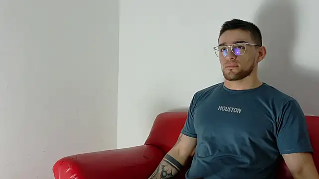 Snapshot of Sexy_Alejandro_ chatting on December 3, 11:42 am Sexy Alejandro online show from December 3, 11:42 am