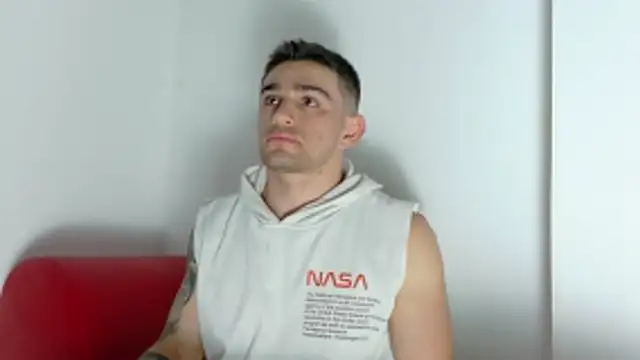 Sexy Alejandro  online show from May 22, 5:05 am