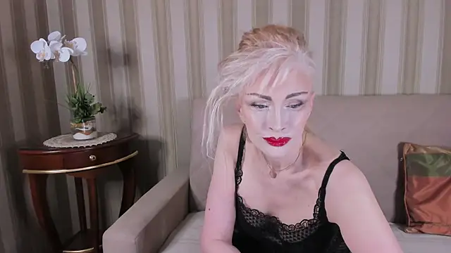 Snapshot of Rita_Farel chatting on May 20, 9:34 pm Rita Farel online show from May 20, 9:34 pm