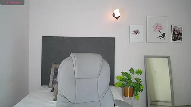 adhara cortez online show from October 22, 8:30 pm