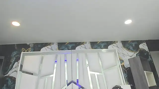 rave connor online show from April 3, 6:47 pm