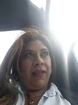 Snapshot of Laura-Hernandez chatting on June 4, 2:33 pm Laura-Hernandez online show from June 4, 2:33 pm