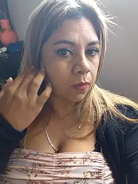 Laura-Hernandez online show from January 15, 1:36 pm