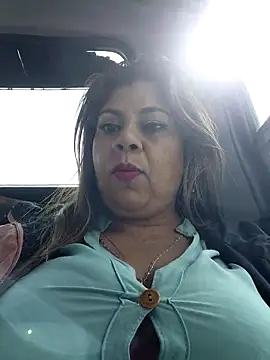 Laura-Hernandez online show from May 15, 2:37 pm