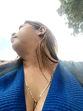 Laura-Hernandez online show from October 1, 3:27 pm