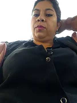 Laura-Hernandez online show from February 4, 3:40 pm