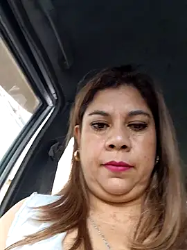 Laura-Hernandez online show from February 21, 2:41 pm