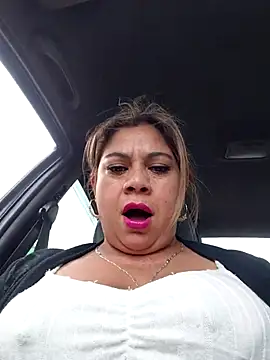 Laura-Hernandez online show from November 28, 3:01 pm