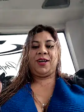 Laura-Hernandez online show from December 4, 3:22 pm