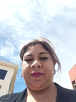 Laura-Hernandez online show from November 27, 2:50 pm