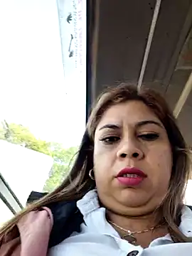 Snapshot of Laura-Hernandez chatting on June 12, 2:04 pm Laura-Hernandez online show from June 12, 2:04 pm