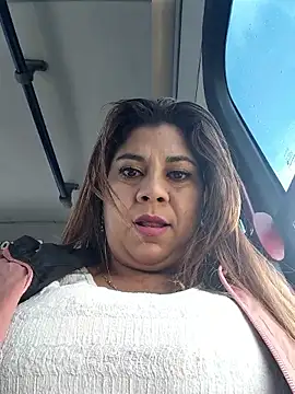 Laura-Hernandez online show from October 25, 3:01 pm