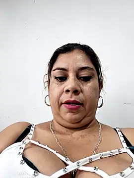 Laura-Hernandez online show from February 10, 2:27 pm