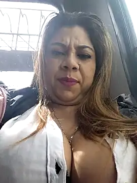 Laura-Hernandez online show from October 29, 2:27 pm