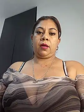 Laura-Hernandez online show from May 7, 3:04 pm