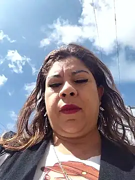 Laura-Hernandez online show from April 22, 2:13 pm