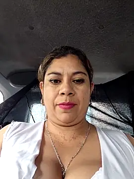 Laura-Hernandez online show from February 1, 3:54 pm