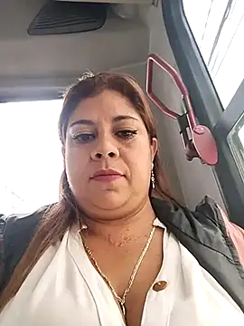 Laura-Hernandez online show from February 26, 6:04 pm