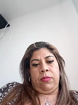 Snapshot of Laura-Hernandez chatting on July 17, 9:01 pm Laura-Hernandez online show from July 17, 9:01 pm