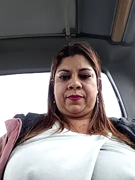 Laura-Hernandez online show from May 16, 3:44 pm