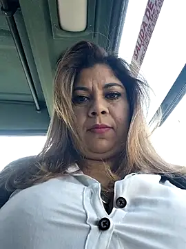 Laura-Hernandez online show from March 4, 2:14 pm