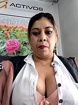 Laura-Hernandez online show from March 31, 2:41 pm