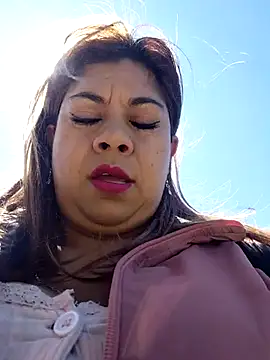 Laura-Hernandez online show from May 9, 2:42 pm