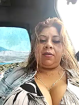 Laura-Hernandez online show from February 28, 3:26 pm