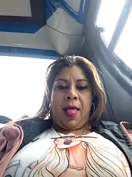 Laura-Hernandez online show from May 1, 3:28 pm