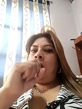 Laura-Hernandez online show from September 30, 2:56 pm