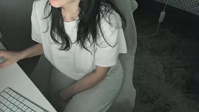 bigb00tyjudyyX online show from April 9, 3:51 pm