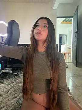 Snapshot of aly_golden_ chatting on November 27, 11:32 am aly golden online show from November 27, 11:32 am