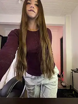 Snapshot of aly_golden_ chatting on December 15, 9:15 am aly golden online show from December 15, 9:15 am