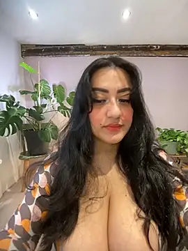 Snapshot of Alma- chatting on October 29, 10:36 am Alma- online show from October 29, 10:36 am