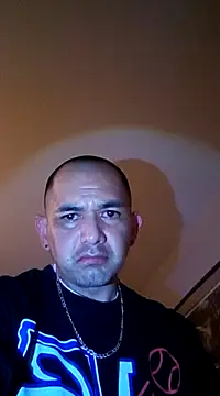 Snapshot of NewKing100 chatting on February 20, 7:45 am NewKing100 online show from February 20, 7:45 am