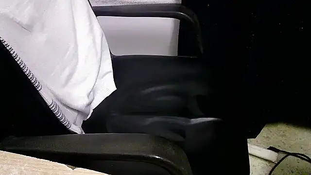 holdmycock14 online show from December 1, 3:24 pm