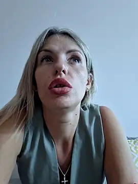 YourJuliena online show from March 3, 1:12 pm