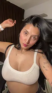 Snapshot of Valentina_cartier chatting on December 1, 12:33 am Valentina cartier online show from December 1, 12:33 am