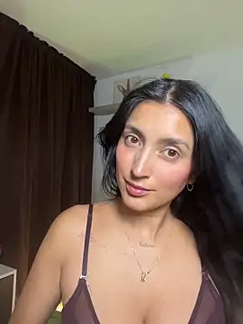 Snapshot of Valentina_cartier chatting on February 2, 12:42 am Valentina cartier online show from February 2, 12:42 am