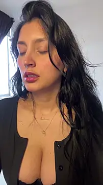 Snapshot of Valentina_cartier chatting on November 29, 8:42 pm Valentina cartier online show from November 29, 8:42 pm