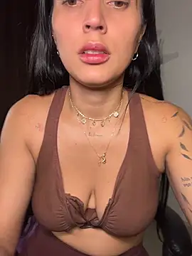 Snapshot of Valentina_cartier chatting on June 17, 11:58 pm Valentina cartier online show from June 17, 11:58 pm