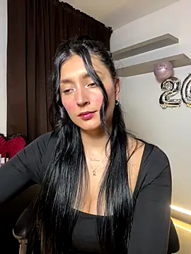 Snapshot of Valentina_cartier chatting on October 21, 11:37 pm Valentina cartier online show from October 21, 11:37 pm