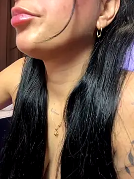 Snapshot of Valentina_cartier chatting on November 8, 11:41 pm Valentina cartier online show from November 8, 11:41 pm