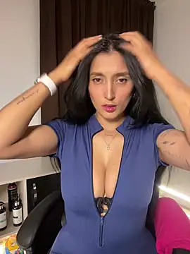 Snapshot of Valentina_cartier chatting on September 19, 10:58 pm Valentina cartier online show from September 19, 10:58 pm