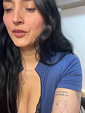 Snapshot of Valentina_cartier chatting on October 26, 12:00 am Valentina cartier online show from October 26, 12:00 am