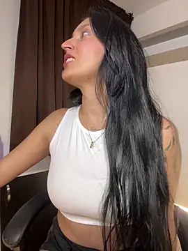 Snapshot of Valentina_cartier chatting on October 9, 12:44 am Valentina cartier online show from October 9, 12:44 am