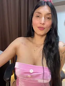 Snapshot of Valentina_cartier chatting on October 28, 11:36 pm Valentina cartier online show from October 28, 11:36 pm