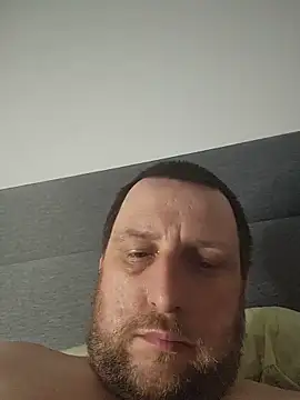Snapshot of HE-M123 chatting on May 30, 11:54 pm HE-M123 online show from May 30, 11:54 pm